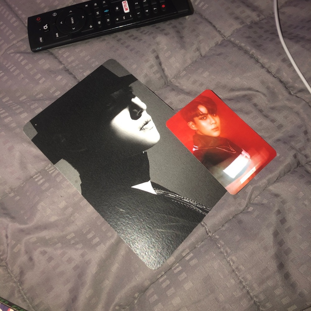 this is an ateez photocard but not official